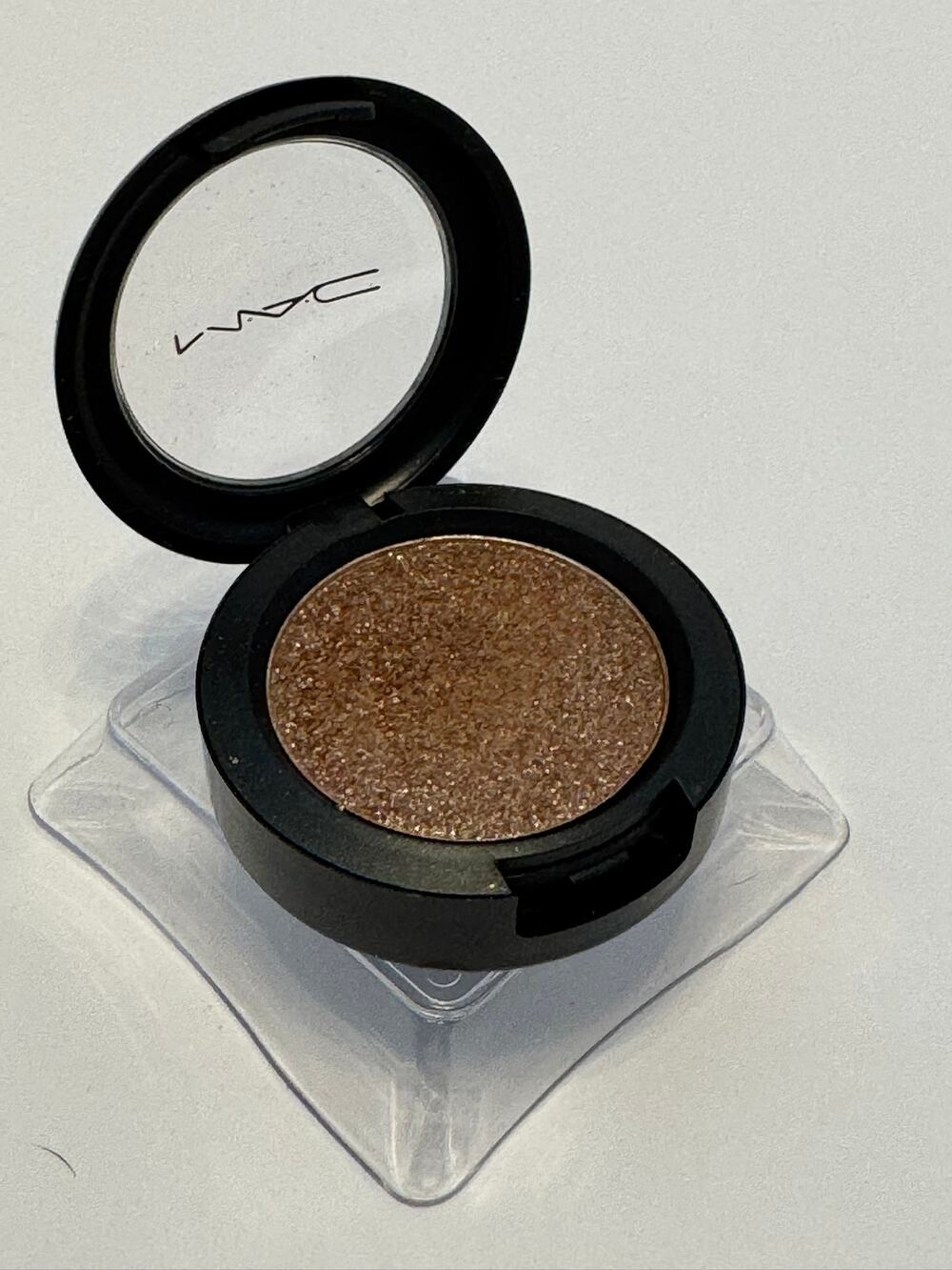 MAC Beaming Pressed Pigment Luxury Face Highlighter Shimmer Classic Black Pot